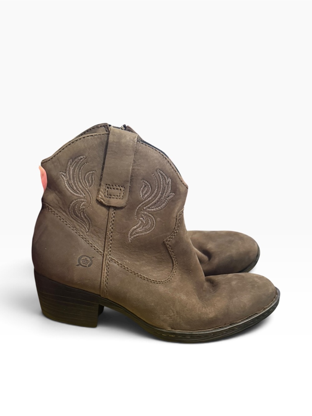 Born Riven Embroidered Womens
8 Western Leather Ankle Boots
Plaid Lining